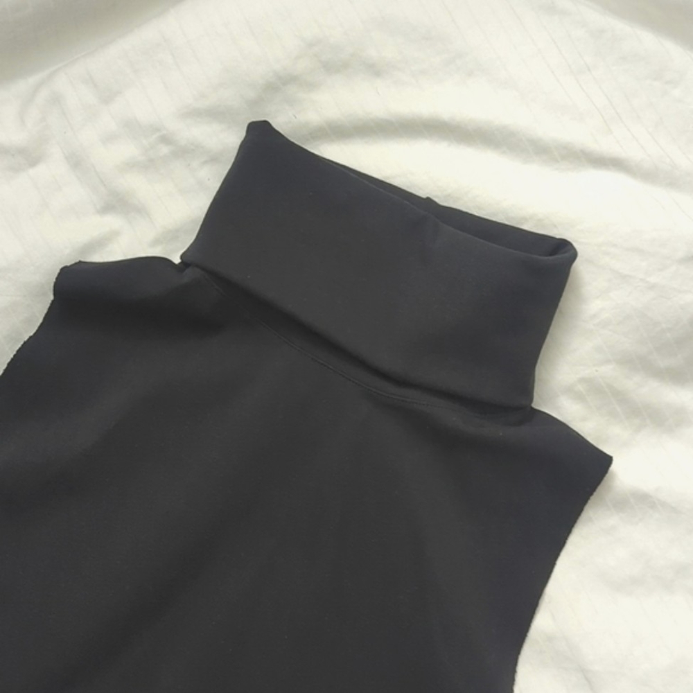 OAK + FORT Black Turtleneck Sleeveless Crop Top Size S